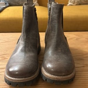 BED/STU Kiefra Trek boots in stained grey, size 8, EUC. Worn only a few times.